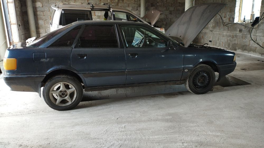 Продам машину Ауди 80 б3