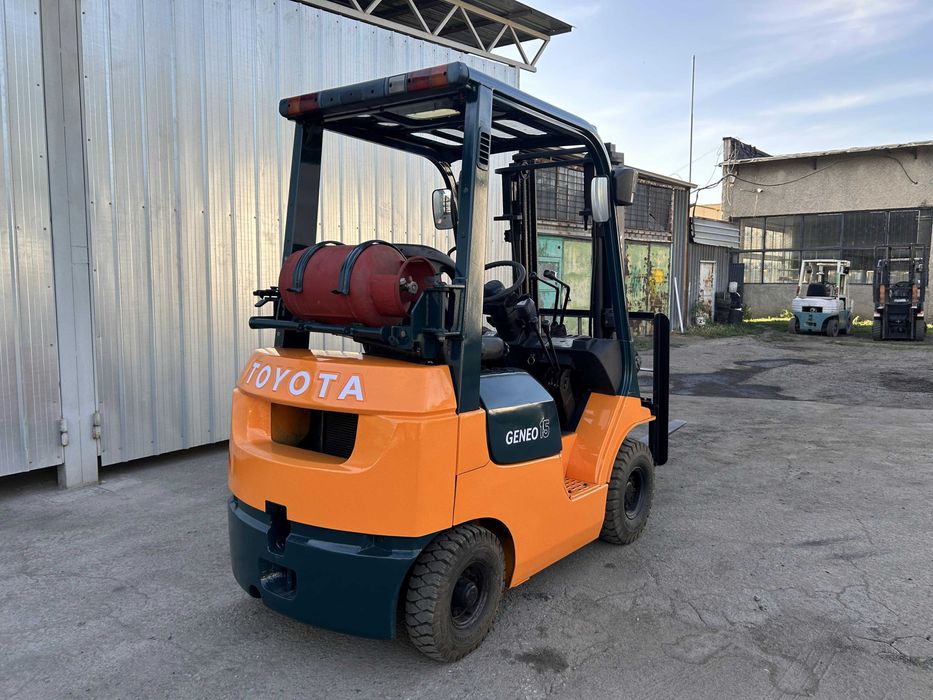 Вилочный погрузчик (кара)