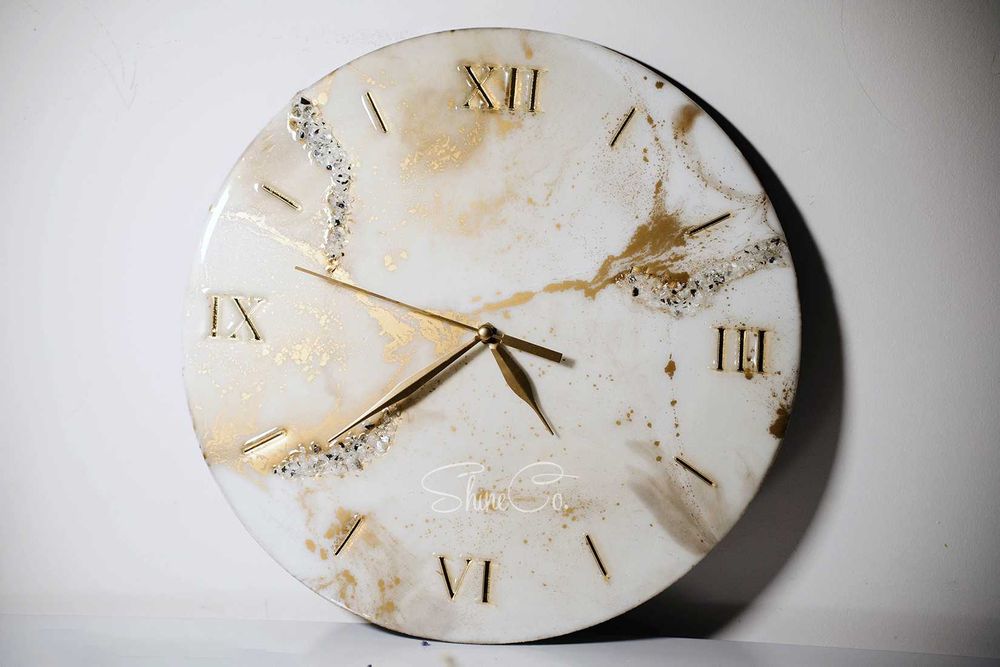 Стенен часовник с епоксидна мсола