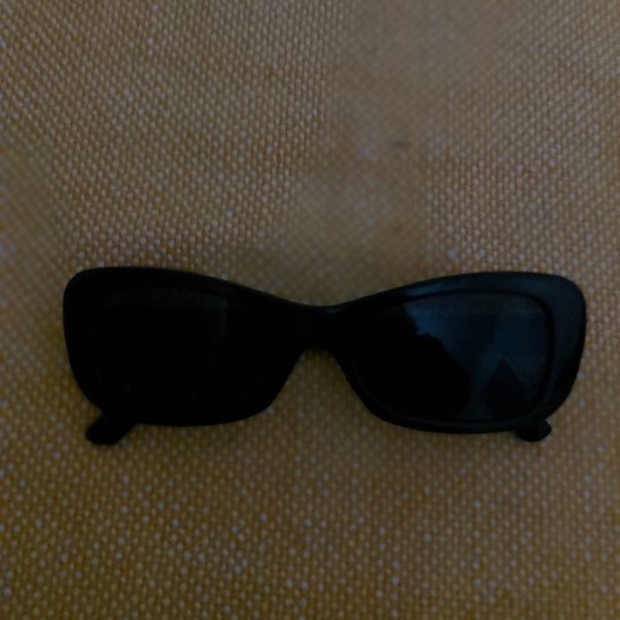 Vind ochelari de soare.