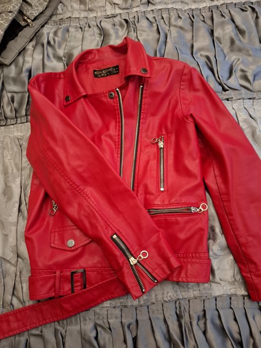 Продаю куртку косуху для девочки