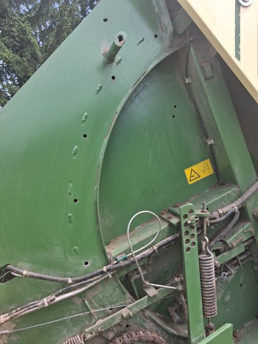 Vand presa de balotat rotunda Krone KR 130 Legare rapidă 2 ațe 
 Legare plasă + ață