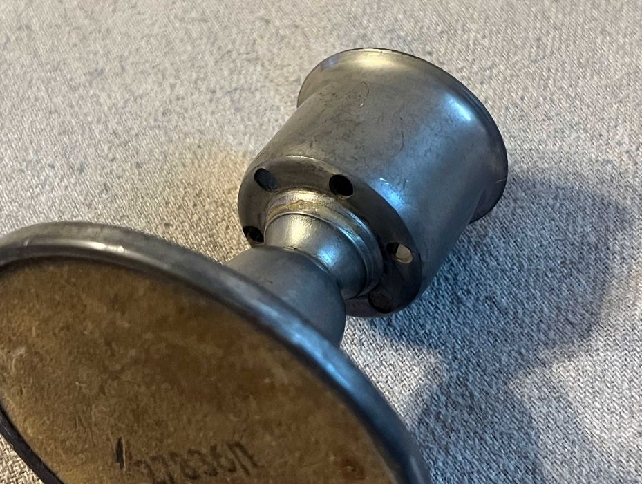 Sfesnic mic vintage metalic turnat, stabil, baza lata, inaltime 11 cm