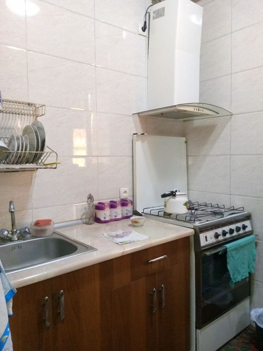 1 гор больница. 3 хона 2 чи этаж. 600.у.е+ маклер