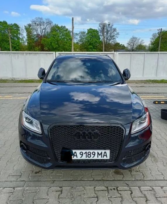 Решетката на предната броня AUDI Q5 /SQ5