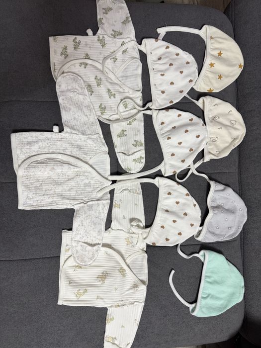 Детские вещи слипы, распашонки, чепчики