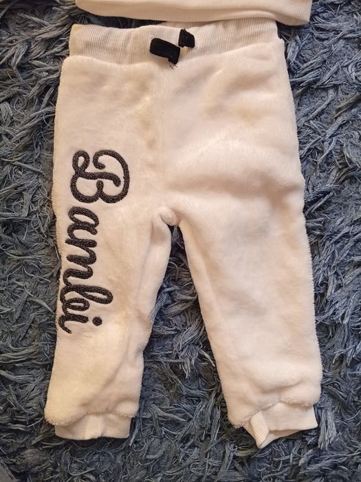 Vand 2 compleuri Disney  din material flausat  marimea 80