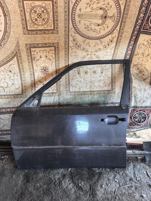 Дверь левая , мерс 124