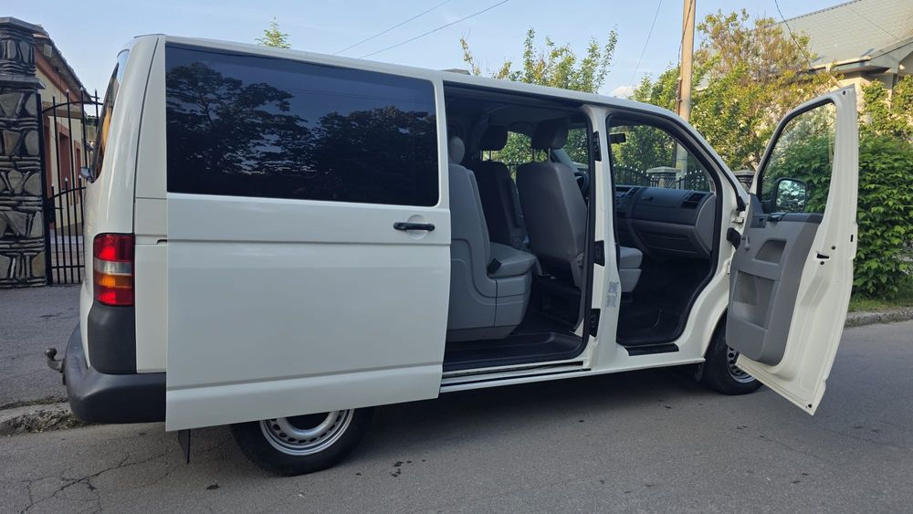 Volkswagen Transporter T5 1.9 TDI * An 2007 * 5 Locuri Dublu Cabina * Autoutilitara * Cutie Manuala