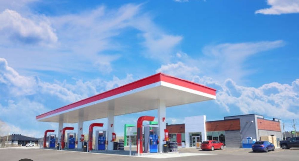 Продается заправка 20 соток 3 калонка со своей  мастерской сервисом