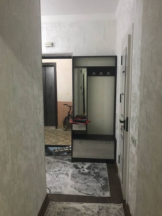 Kvartira sotiladi 2/2/7 sergeli 2 bekat