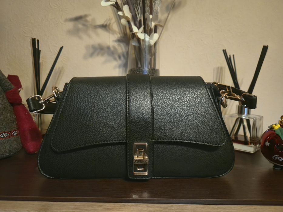 Дамска чанта Guess