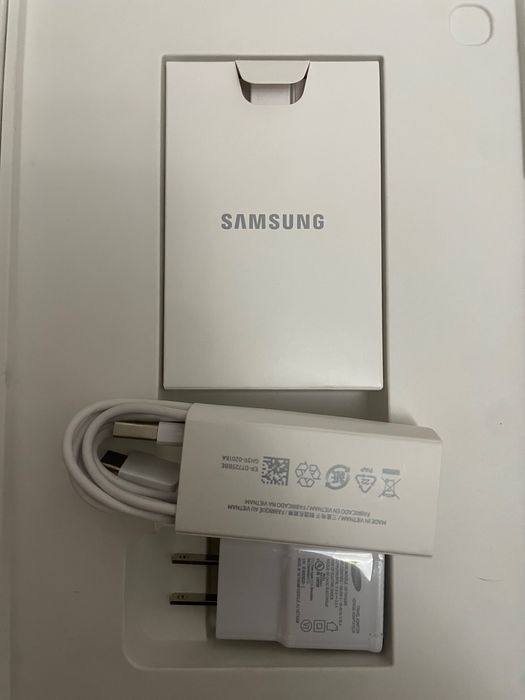 Samsung Tab S 5e. Holati alo, korobkasi bor. В отличном состоянии.