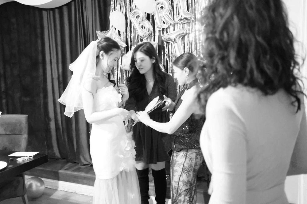 Белое платье короткое