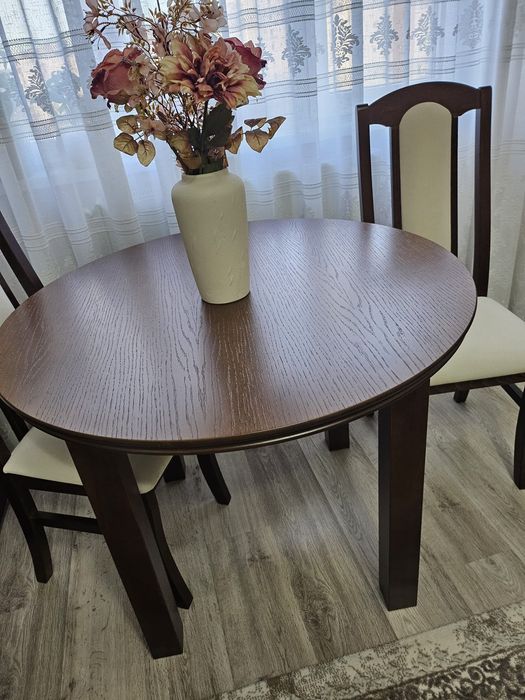 Masa + 2 scaune lemn masiv