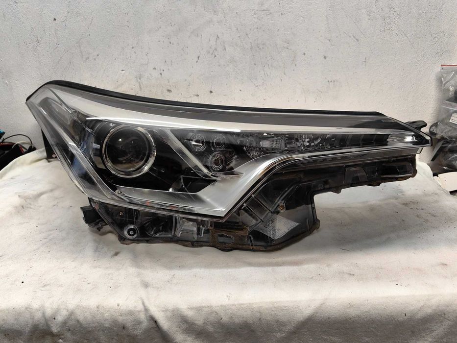 Оригинален фар Тойота  Toyota C-HR Led