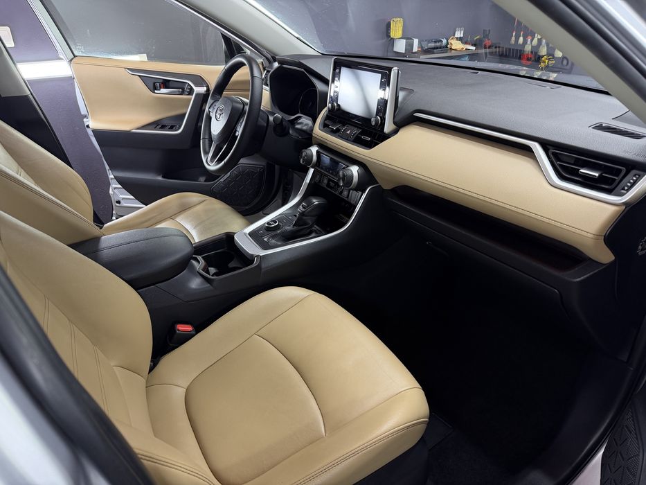 Toyota Rav4 2021 ianuarie Luxury 184.000km proprietar