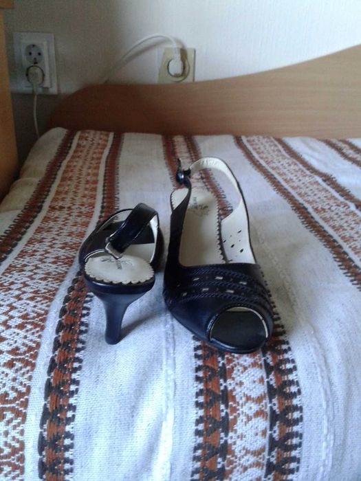 Продавам дамски обувки