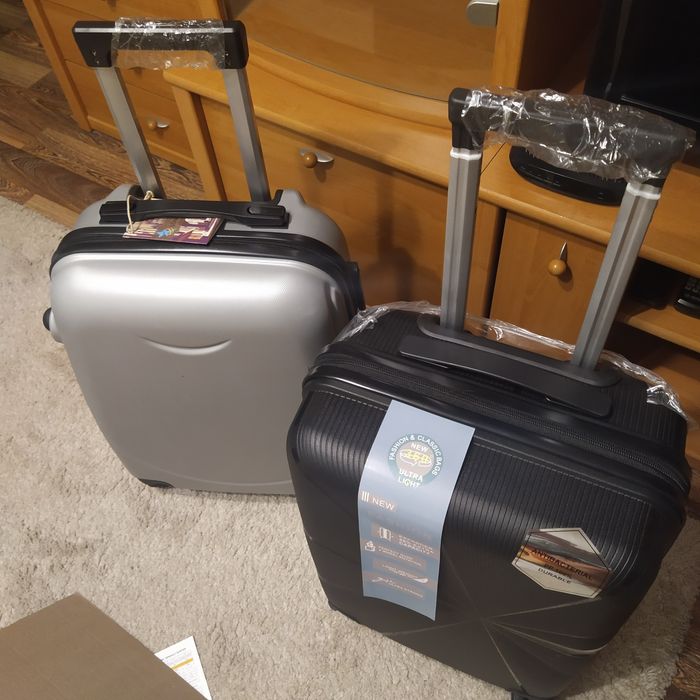 Чемодан маленький новый