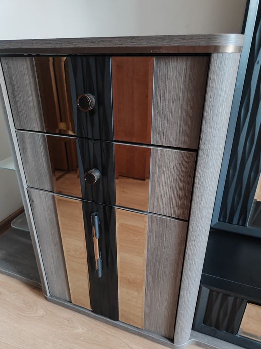 Комод с зеркалом