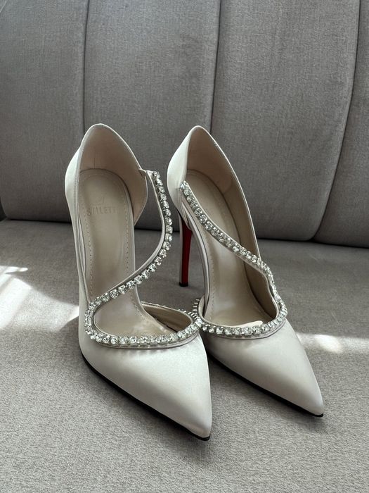 Чисто нови обувки “Stiletto”