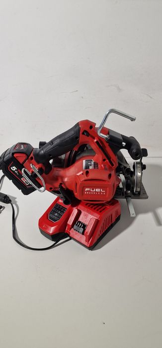 Circular Milwaukee M18 FCS552 An 2026
