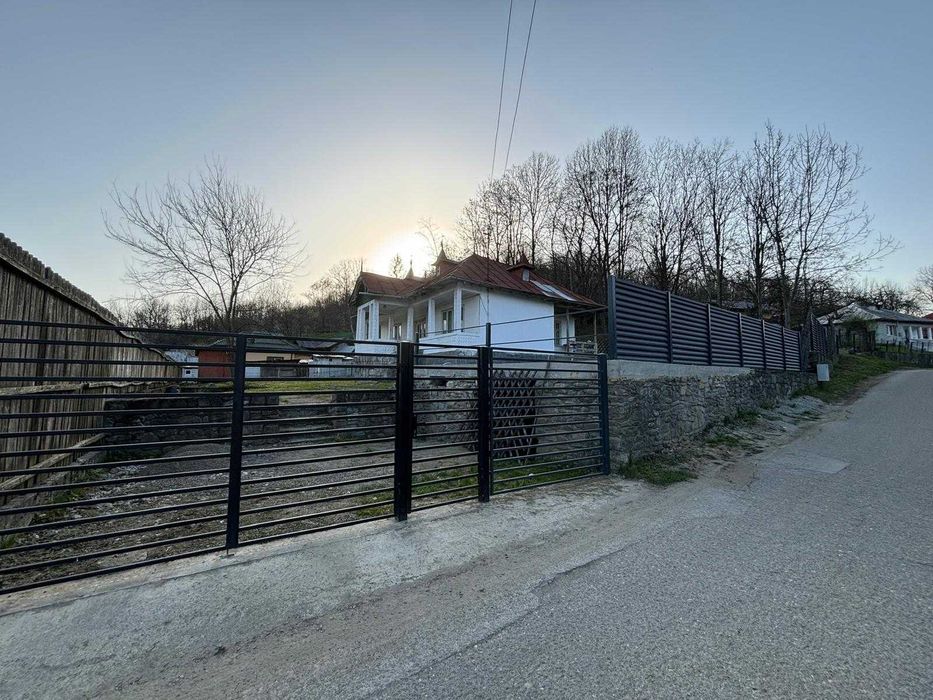 CASA DE VANZARE  ÎN ALUNIȘ, PRAHOVA – 1.559 MP TEREN, CENTRUL SATULUI