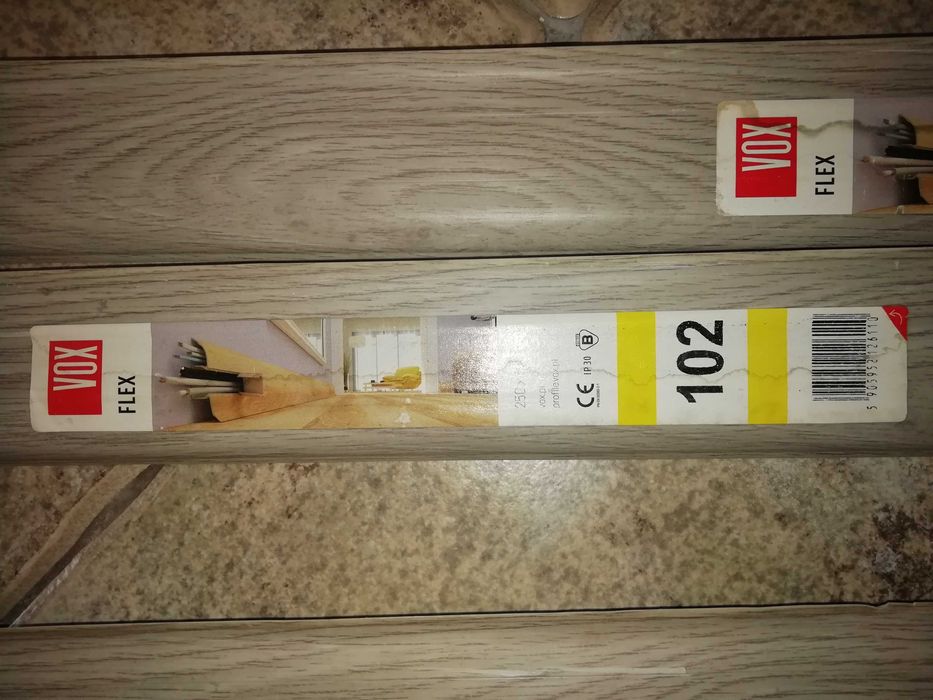 4 сиви нови первази с доста ъгли и тапи