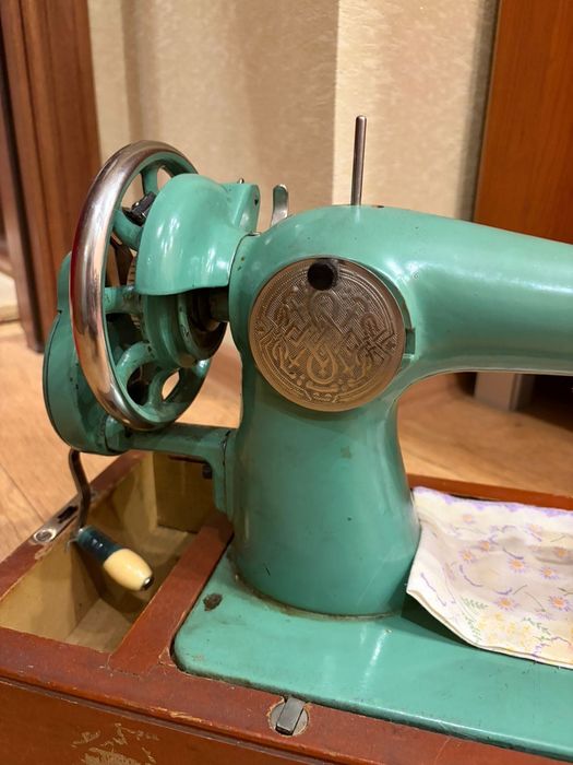 Продам швейную машинку