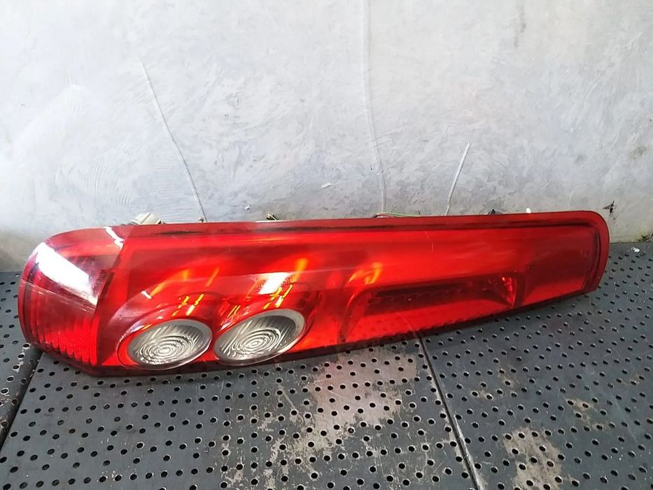 Stop tripla lampa stanga ford fiesta 5 jh jd hatchback 6s6113405b