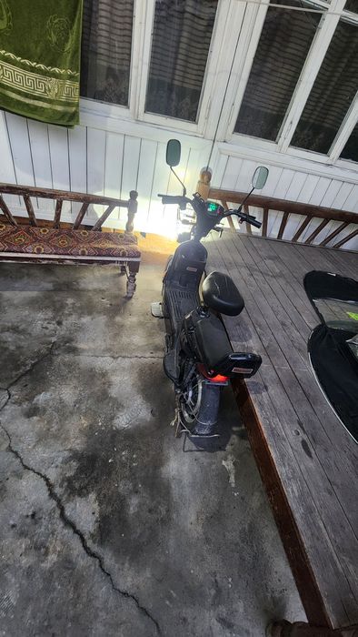 Arzon narxda skuyter sotiladi