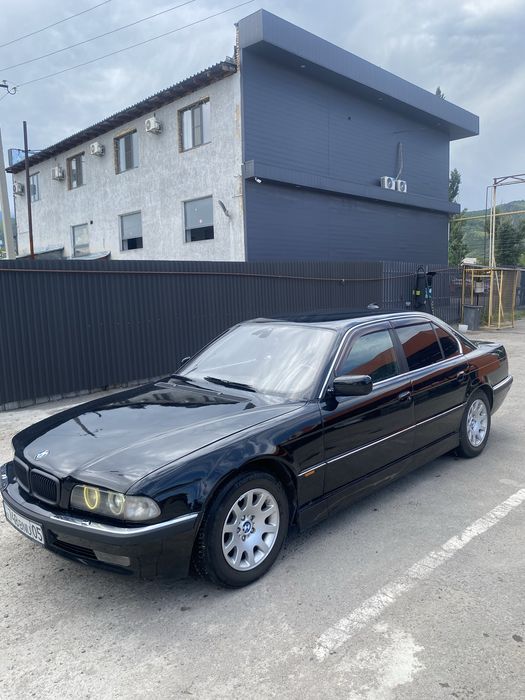 Продам BMW семерка