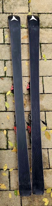 Vând 3 perechi de schiuri pentru copii/juniori