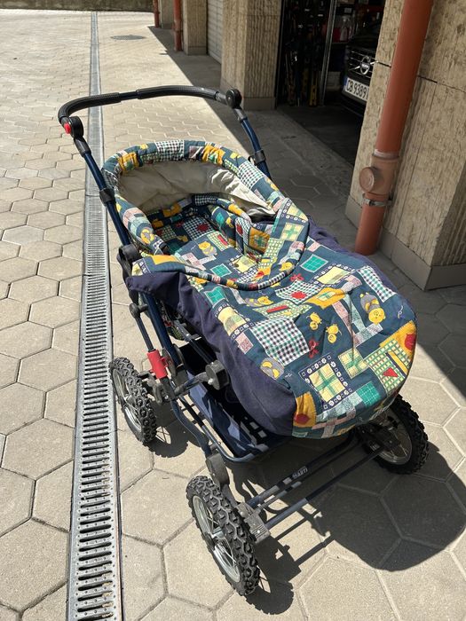 Бебешка количка с пневматични гуми и кош за носене