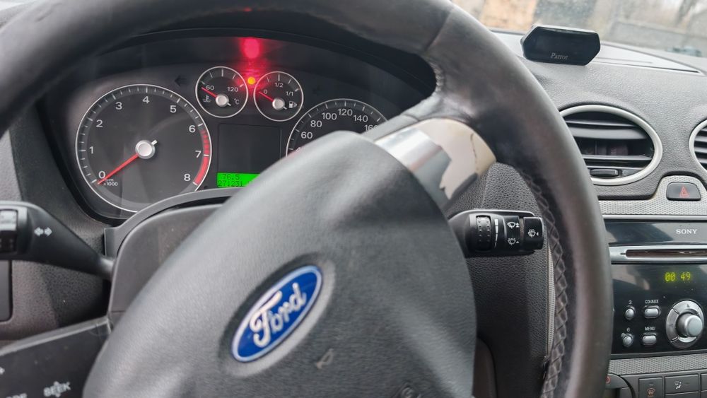 Форд фокус 2006 година 2.0i газ бензин GHIA модел