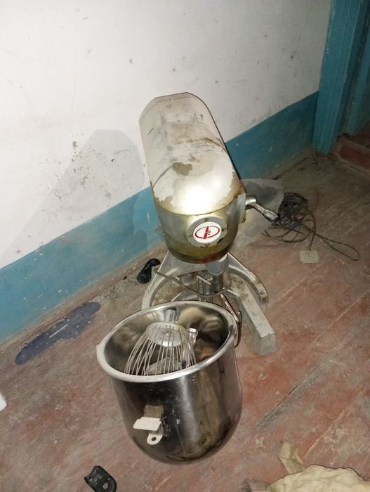 Pechlar sotiladi.Non va boshqa pishiriqlar uchun,barcha jihozlari bn