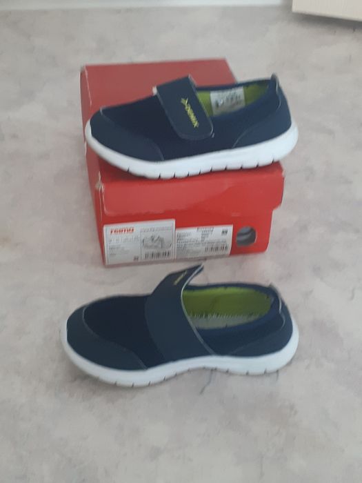 Продам детскую обувь