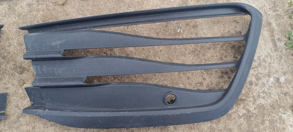 Решетки и хром лайсни Golf 8