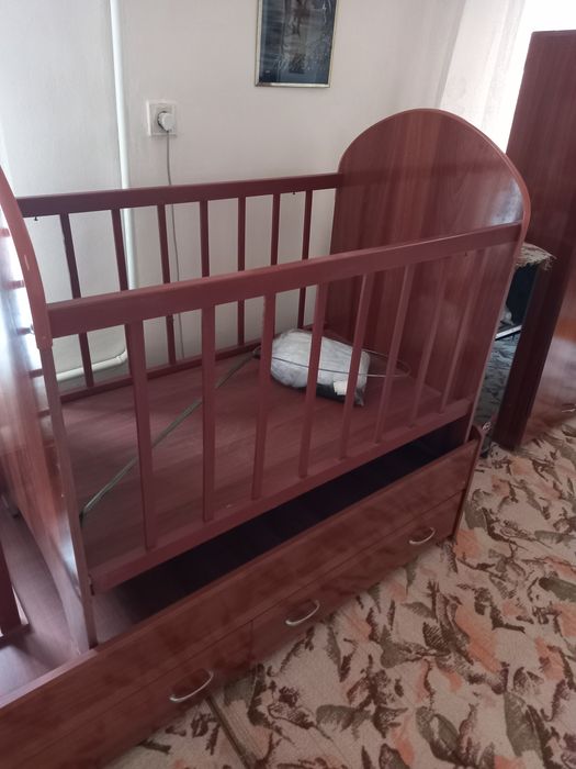 Продаётся спальная  гарнитура для ребенка))) в отличном состоянии...