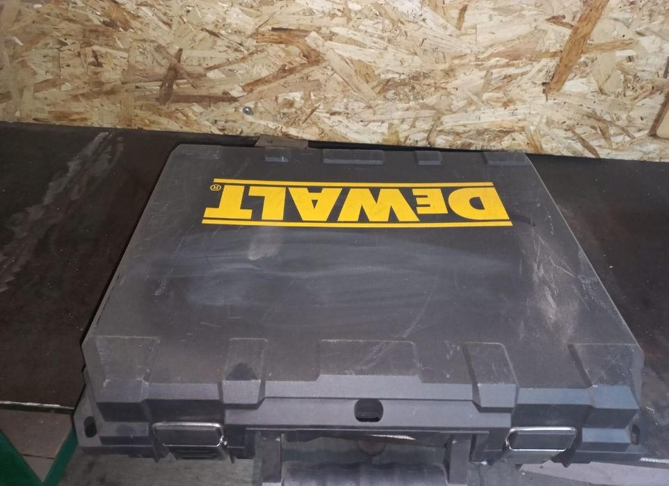 Ударная дрель DeWalt НОВАЯ