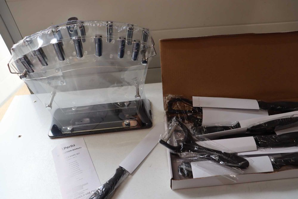 Комплект ножове D.Perlla, 16бр от високовъглеродна неръждаема стомана