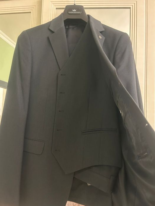 Продаю костюм тройка