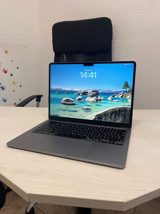 Macbook Air M2 8GB RAM 256GB