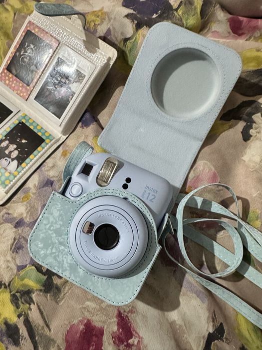 Продаю новый Instax mini 12 срочно.