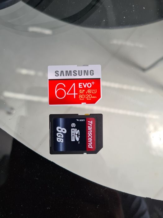 Nikon D7000 + 2 обектива + статив + раница