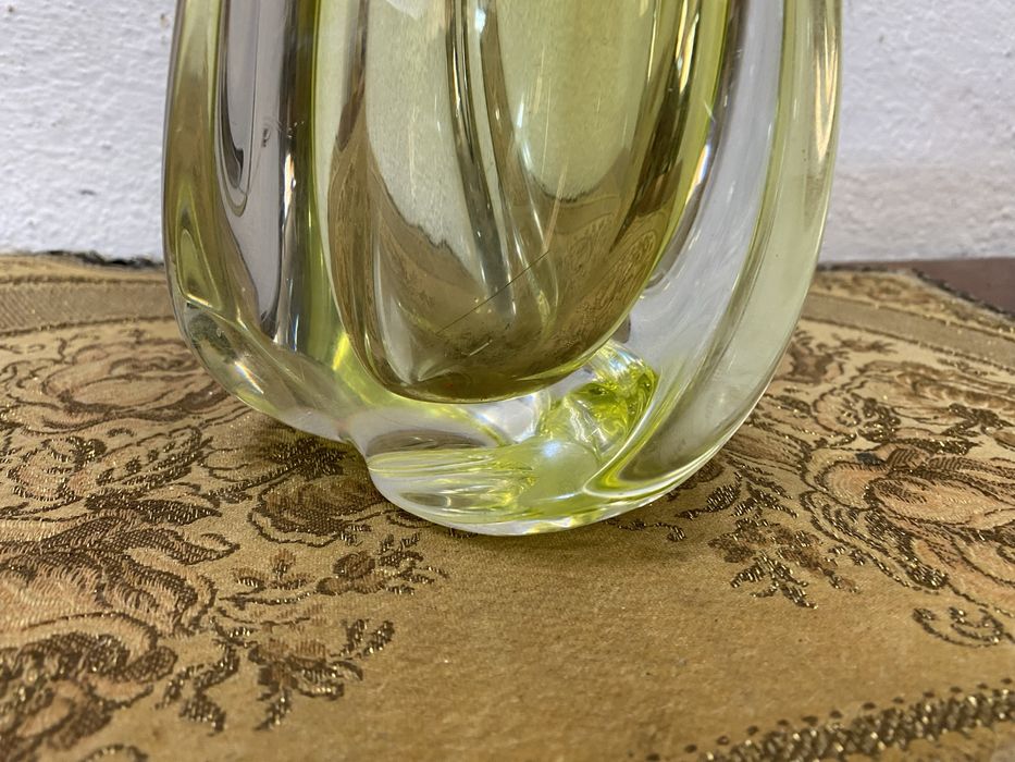 Италианска ваза от разтопено стъкло