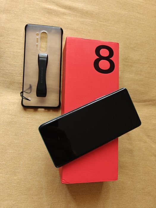 One plus 8 pro, 12/256 Гб