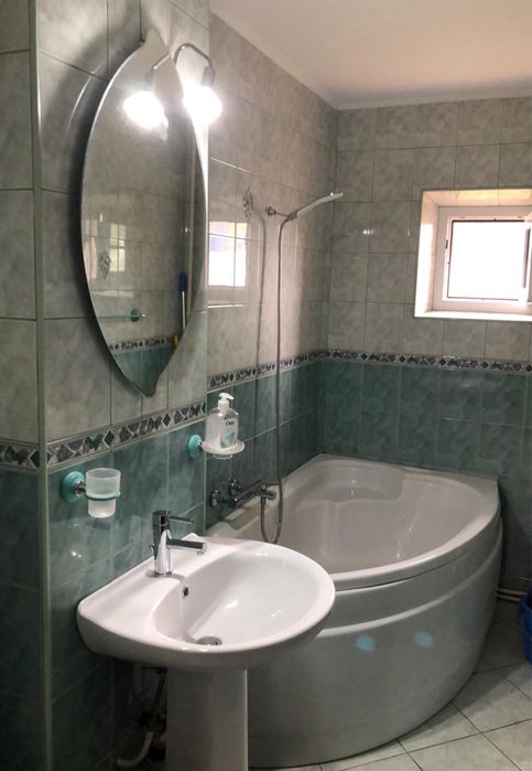 Inchiriez apartamement 3 camere etaj 1 in spate LDL SUD  OMV