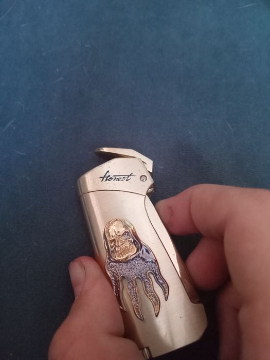 Зажигалка рабочая