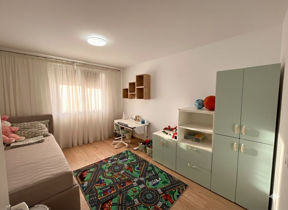 Apartament 3 camere, zona Coresi, parcare inclusa